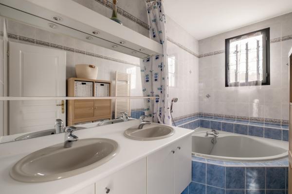 Tassin Maison familiale de 234 m2 avec un magnifique jardin de 1969 m2