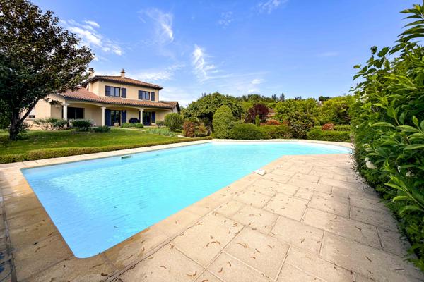 Tassin Maison familiale de 234 m2 avec un magnifique jardin de 1969 m2
