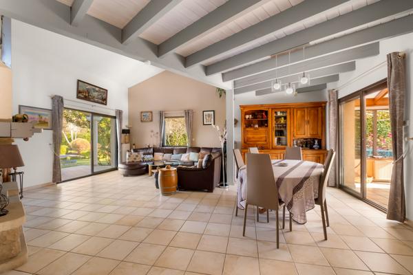 Tassin Maison familiale de 234 m2 avec un magnifique jardin de 1969 m2