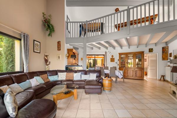 Tassin Maison familiale de 234 m2 avec un magnifique jardin de 1969 m2