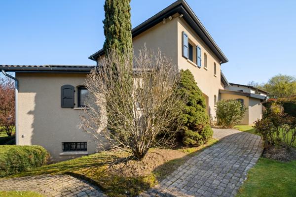 Tassin Maison familiale de 234 m2 avec un magnifique jardin de 1969 m2