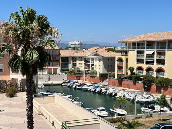 Port Fréjus ? T2 rénové avec vue marina & box