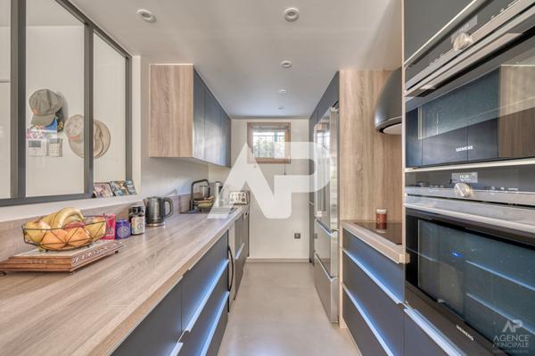 Appartement Rueil Malmaison 5 pièce(s) 96 m2 880 000 € **  - Référence  19606