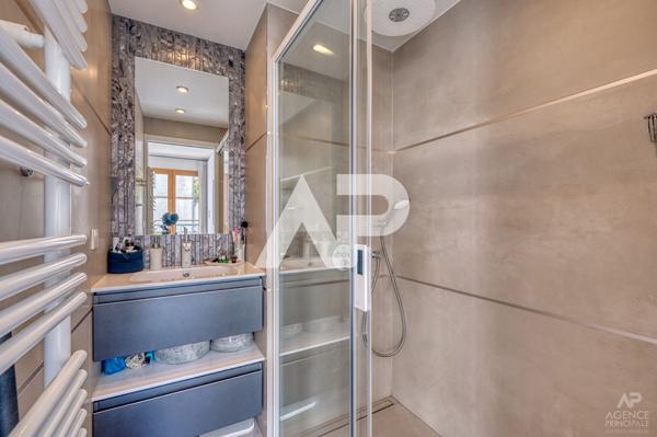 Appartement Rueil Malmaison 5 pièce(s) 96 m2 880 000 € **  - Référence  19606