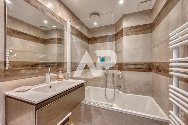 Appartement Rueil Malmaison 5 pièce(s) 96 m2 880 000 € **  - Référence  19606