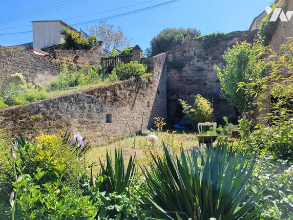 Habitat troglodytique  - Doué 