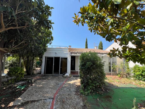 Maison de plain pied à rénover: surélevation possible, piscinable..A VOIR Absolument !