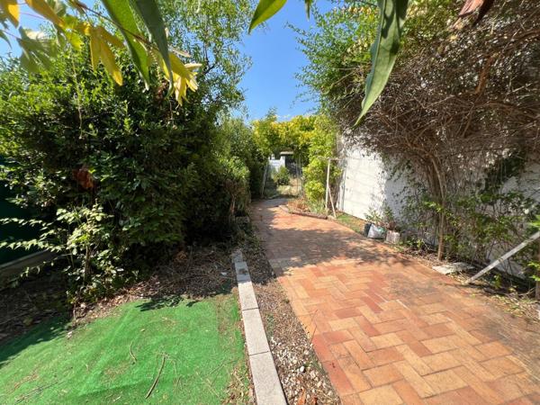 Maison de plain pied à rénover: surélevation possible, piscinable..A VOIR Absolument !