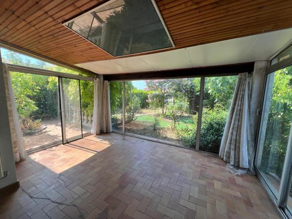 Maison de plain pied à rénover: surélevation possible, piscinable..A VOIR Absolument !