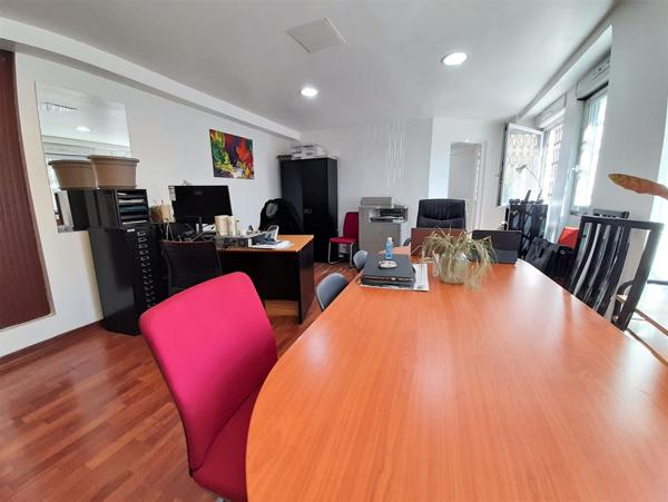 Exclusivité!!! PARIS 18!!! LOCAL COMMERCIAL A USAGE BUREAU PROFESSION LIBERALE ET HABITATION 67.04m²