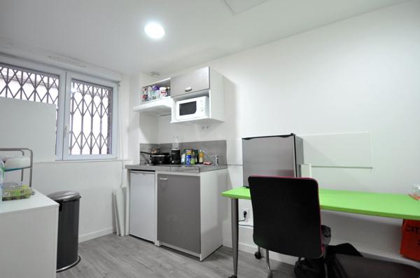 Exclusivité!!! PARIS 18!!! LOCAL COMMERCIAL A USAGE BUREAU PROFESSION LIBERALE ET HABITATION 67.04m²