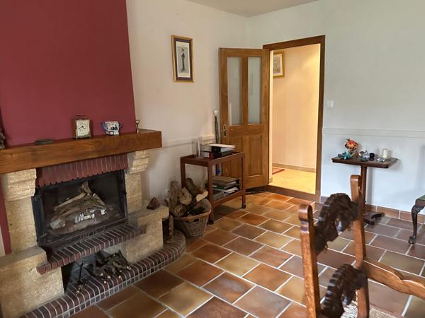 Maison spacieuse avec annexe, garages, parc et piscine Néré (17510)