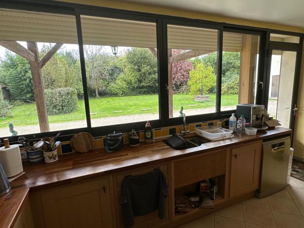 Maison spacieuse avec annexe, garages, parc et piscine Néré (17510)