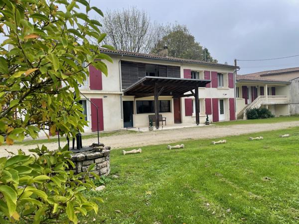 Maison spacieuse avec annexe, garages, parc et piscine Néré (17510)