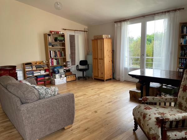 Maison spacieuse avec annexe, garages, parc et piscine Néré (17510)