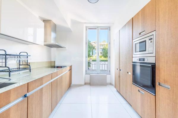 Vente Villa 7 pièces 400 m2 à Vallauris