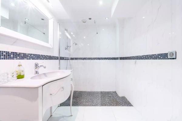 Vente Villa 7 pièces 400 m2 à Vallauris