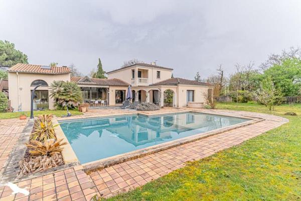 Maison à vendre 849 500 € Gradignan 9 p 303 m² DPE C