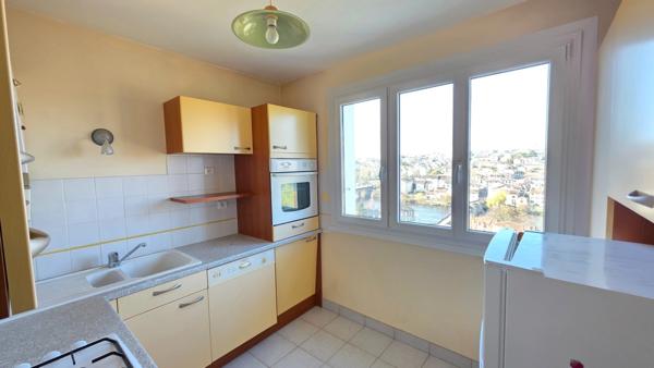 EXCLUSIVITE QUARTIER SAINT ANNE APPARTEMENT DE TYPE 2 AVEC ASCENSEUR - BALCON - GARAGE ET CAVE