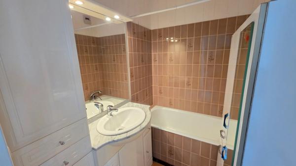 EXCLUSIVITE QUARTIER SAINT ANNE APPARTEMENT DE TYPE 2 AVEC ASCENSEUR - BALCON - GARAGE ET CAVE