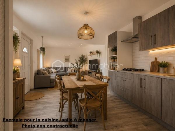 Petite maison pleine de potentiel au cœur des Ardennes, idéale pour un projet de résidence secondaire, un investissement locatif ou un futur Airbnb dans un secteur calme et touristique.
Située à Monthois, charmante commune chargée d’histoire, cette maison de 35 m² offre un cadre paisible recherché par les amoureux de nature, de randonnées et d’authenticité. À moins d’une heure de Reims, proche de Rethel et de Vouziers, le secteur attire autant les habitants locaux que les visiteurs de passage à la recherche de calme et de verdure.
Le village et ses alentours séduisent par leur patrimoine historique, leurs paysages naturels ainsi que la gastronomie ardennaise réputée pour ses spécialités traditionnelles comme le boudin blanc de Rethel, les plats du terroir et les produits régionaux appréciés des touristes.
Le bien se compose de deux pièces entièrement rénovées comprenant une cuisine aménagée avec plaque de cuisson au gaz ainsi qu’une seconde pièce pouvant servir de chambre ou de salon selon vos besoins. Une salle de douche avec emplacement prévu pour lavabo et machine à laver ainsi qu’un WC indépendant complètent l’ensemble.
La maison bénéficie déjà de nombreux travaux récents :
fenêtres PVC double vitrage avec volets roulants électriques, porte d’entrée neuve, isolation intérieure refaite en laine de verre 20 cm, installation électrique intérieure rénovée et chauffage électrique permettant une habitation confortable toute l’année.
Une dépendance attenante de 12 m² vient compléter le bien et offre de nombreuses possibilités d’aménagement : chambre supplémentaire, bureau, atelier ou espace de stockage.
Le tout est implanté sur un terrain de 470 m² comprenant également une cave indépendante et deux cabanons de jardin.
Des travaux restent à prévoir, notamment sur l’assainissement et certains éléments extérieurs, mais la maison est habitable immédiatement et représente une belle opportunité pour un acquéreur souhaitant valoriser un bien à petit budget avec un vrai potentiel.
Anciennement loué jusqu’en juin 2025, ce bien peut parfaitement convenir à un investissement locatif, un pied-à-terre à la campagne ou un projet Airbnb dans une région appréciée pour son tourisme vert et son authenticité.