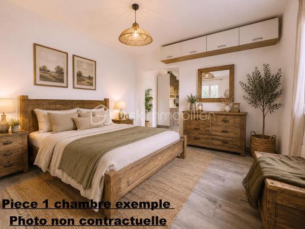 Petite maison pleine de potentiel au cœur des Ardennes, idéale pour un projet de résidence secondaire, un investissement locatif ou un futur Airbnb dans un secteur calme et touristique.
Située à Monthois, charmante commune chargée d’histoire, cette maison de 35 m² offre un cadre paisible recherché par les amoureux de nature, de randonnées et d’authenticité. À moins d’une heure de Reims, proche de Rethel et de Vouziers, le secteur attire autant les habitants locaux que les visiteurs de passage à la recherche de calme et de verdure.
Le village et ses alentours séduisent par leur patrimoine historique, leurs paysages naturels ainsi que la gastronomie ardennaise réputée pour ses spécialités traditionnelles comme le boudin blanc de Rethel, les plats du terroir et les produits régionaux appréciés des touristes.
Le bien se compose de deux pièces entièrement rénovées comprenant une cuisine aménagée avec plaque de cuisson au gaz ainsi qu’une seconde pièce pouvant servir de chambre ou de salon selon vos besoins. Une salle de douche avec emplacement prévu pour lavabo et machine à laver ainsi qu’un WC indépendant complètent l’ensemble.
La maison bénéficie déjà de nombreux travaux récents :
fenêtres PVC double vitrage avec volets roulants électriques, porte d’entrée neuve, isolation intérieure refaite en laine de verre 20 cm, installation électrique intérieure rénovée et chauffage électrique permettant une habitation confortable toute l’année.
Une dépendance attenante de 12 m² vient compléter le bien et offre de nombreuses possibilités d’aménagement : chambre supplémentaire, bureau, atelier ou espace de stockage.
Le tout est implanté sur un terrain de 470 m² comprenant également une cave indépendante et deux cabanons de jardin.
Des travaux restent à prévoir, notamment sur l’assainissement et certains éléments extérieurs, mais la maison est habitable immédiatement et représente une belle opportunité pour un acquéreur souhaitant valoriser un bien à petit budget avec un vrai potentiel.
Anciennement loué jusqu’en juin 2025, ce bien peut parfaitement convenir à un investissement locatif, un pied-à-terre à la campagne ou un projet Airbnb dans une région appréciée pour son tourisme vert et son authenticité.