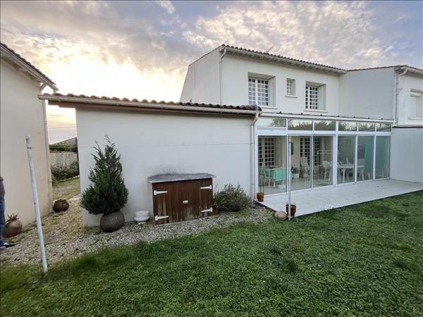 Maison à vendre |  Saint-Jean-d'Angély |  7 pièces | 147 m²