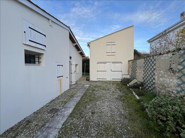 Maison à vendre |  Saint-Jean-d'Angély |  7 pièces | 147 m²