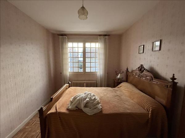 Maison à vendre |  Saint-Jean-d'Angély |  7 pièces | 147 m²