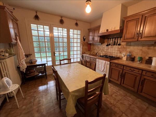 Maison à vendre |  Saint-Jean-d'Angély |  7 pièces | 147 m²