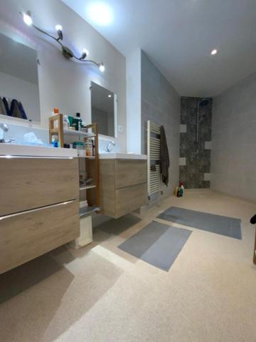 Maison d'architecte avec espace professionnel proche forêt et lac de Bouzey