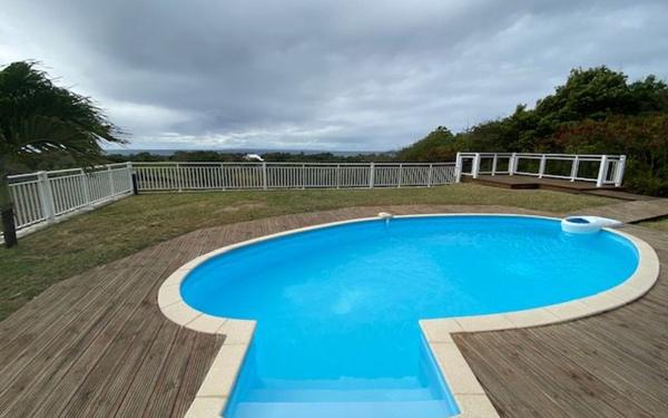 Maison à louer    4 pièces •  Saint-François