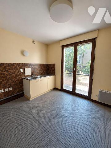 À VENDRE - RENNES (35) - CENTRE-VILLE - À 600 m à pied de la station de métro Sainte-Anne, un a...