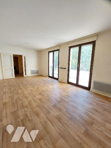 À VENDRE - RENNES (35) - CENTRE-VILLE - À 600 m à pied de la station de métro Sainte-Anne, un a...