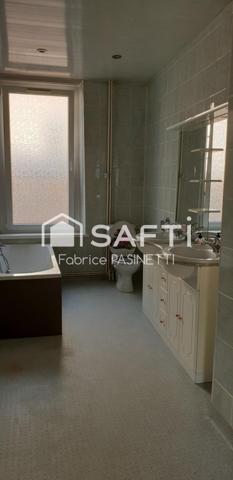 Immeuble :3 logements loués + 1 à créer Idéal investisseur A saisir