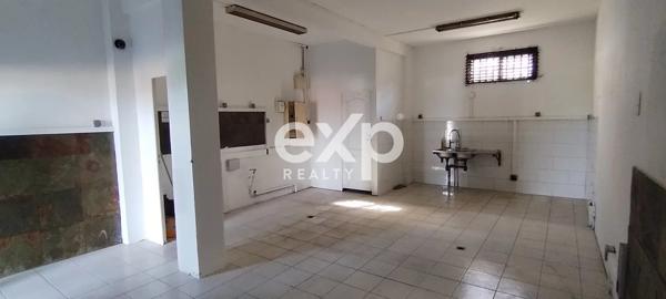 Saint-Pierre, Gare routière, Local Commercial 38 m2 à Vendre Loué