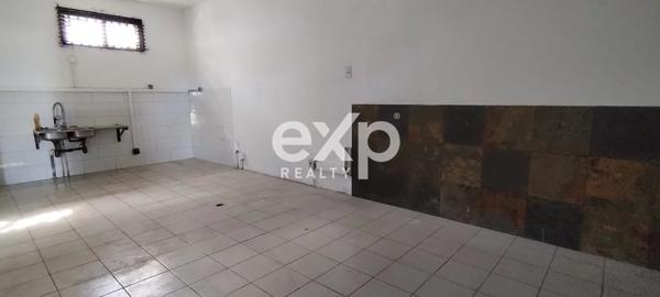 Saint-Pierre, Gare routière, Local Commercial 38 m2 à Vendre Loué