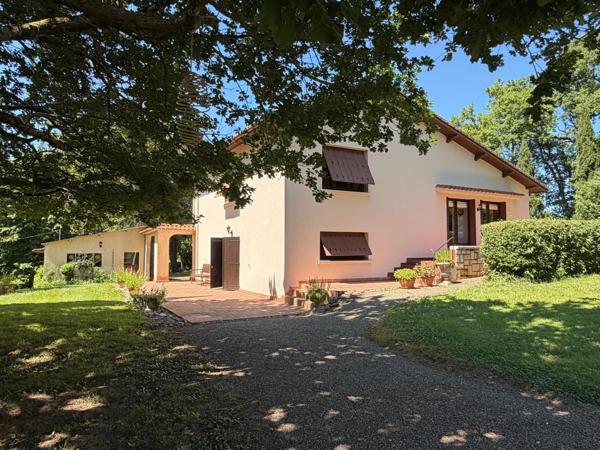 PLAISANCE DU GERS(32) sur les coteaux, PROPRIETE D ARCHITECTE 1965 sur 2HA, Dépendances, un peu cachée , VUE Pyrénées et bois, sans vis à vis, CALME,