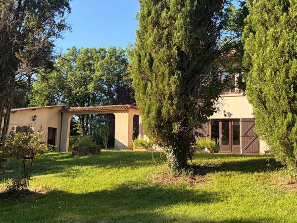 PLAISANCE DU GERS(32) sur les coteaux, PROPRIETE D ARCHITECTE 1965 sur 2HA, Dépendances, un peu cachée , VUE Pyrénées et bois, sans vis à vis, CALME,