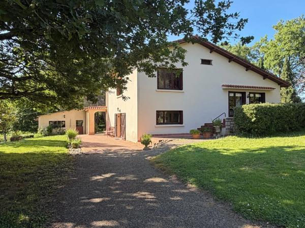 PLAISANCE DU GERS(32) sur les coteaux, PROPRIETE D ARCHITECTE 1965 sur 2HA, Dépendances, un peu cachée , VUE Pyrénées et bois, sans vis à vis, CALME,