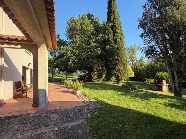 PLAISANCE DU GERS(32) sur les coteaux, PROPRIETE D ARCHITECTE 1965 sur 2HA, Dépendances, un peu cachée , VUE Pyrénées et bois, sans vis à vis, CALME,