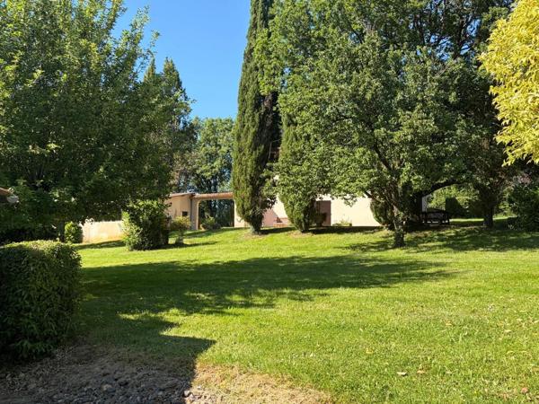 PLAISANCE DU GERS(32) sur les coteaux, PROPRIETE D ARCHITECTE 1965 sur 2HA, Dépendances, un peu cachée , VUE Pyrénées et bois, sans vis à vis, CALME,