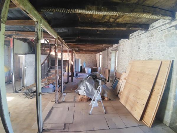 Maison à vendre |                                       Bar |                                        3 pièces  |  180 m²