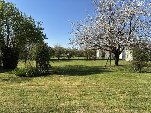 Vente                                                      Terrain
                        
                                         930 m2                     à Vallans