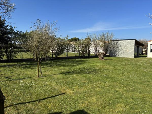 Vente                                                      Terrain
                        
                                         930 m2                     à Vallans