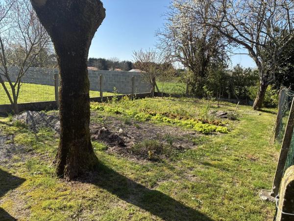 Vente                                                      Terrain
                        
                                         930 m2                     à Vallans