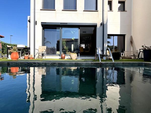 Magnifique maison contemporaine  en R+1 de 120 m² avec piscine sur un terrain de 300 m² en 3 faces