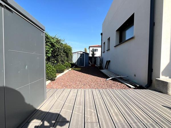 Magnifique maison contemporaine  en R+1 de 120 m² avec piscine sur un terrain de 300 m² en 3 faces