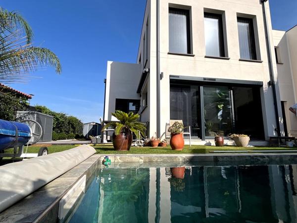 Magnifique maison contemporaine  en R+1 de 120 m² avec piscine sur un terrain de 300 m² en 3 faces