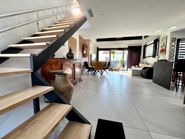 Magnifique maison contemporaine  en R+1 de 120 m² avec piscine sur un terrain de 300 m² en 3 faces